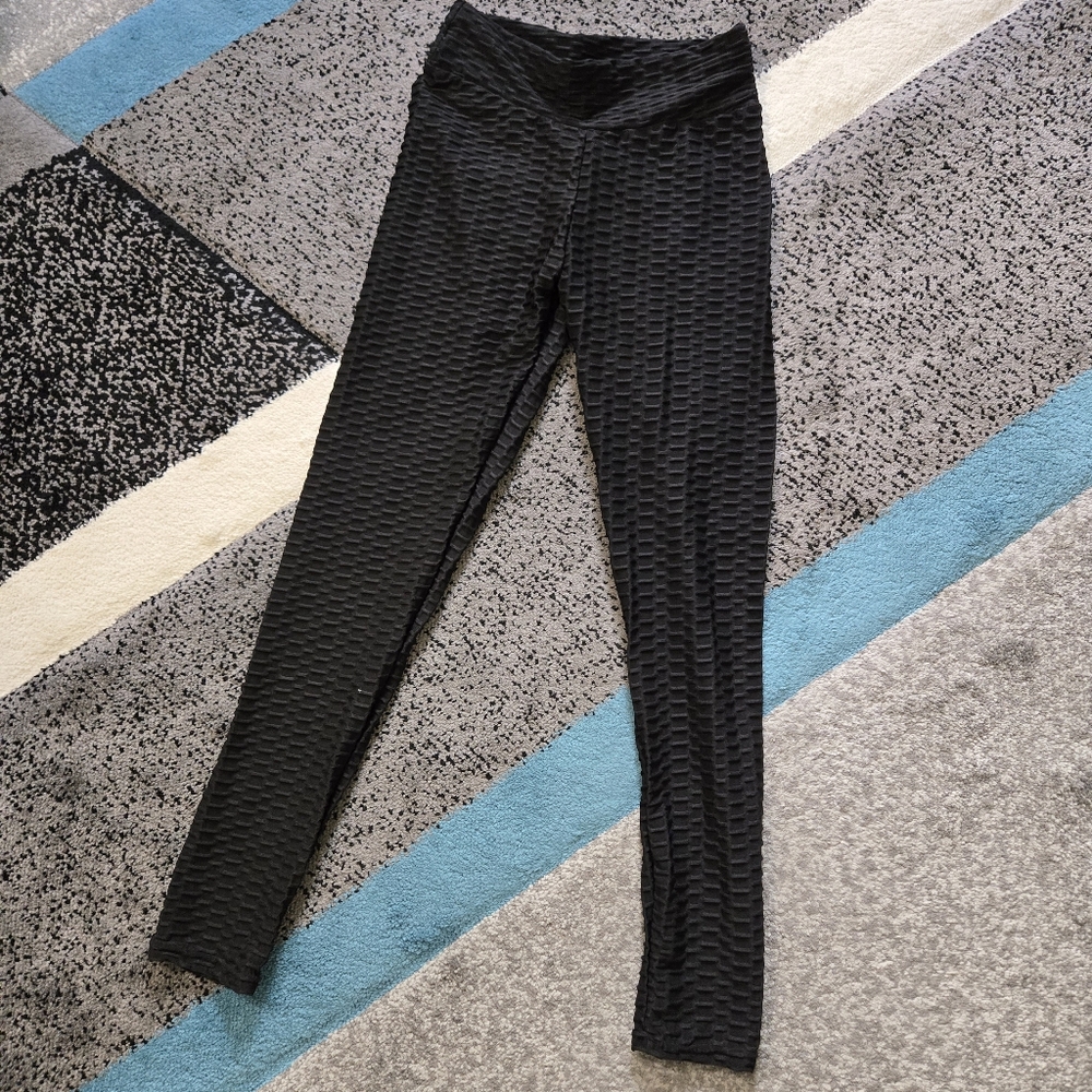 Black textured scrunch butt leggings,  medium